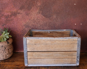 Caja de leche de madera vintage de Bordens