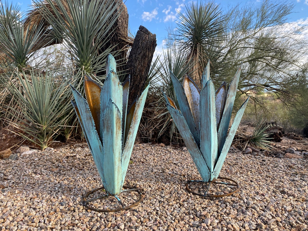 Handcrafted Metal Agave Sculpture: Rustic Turquoise Desert