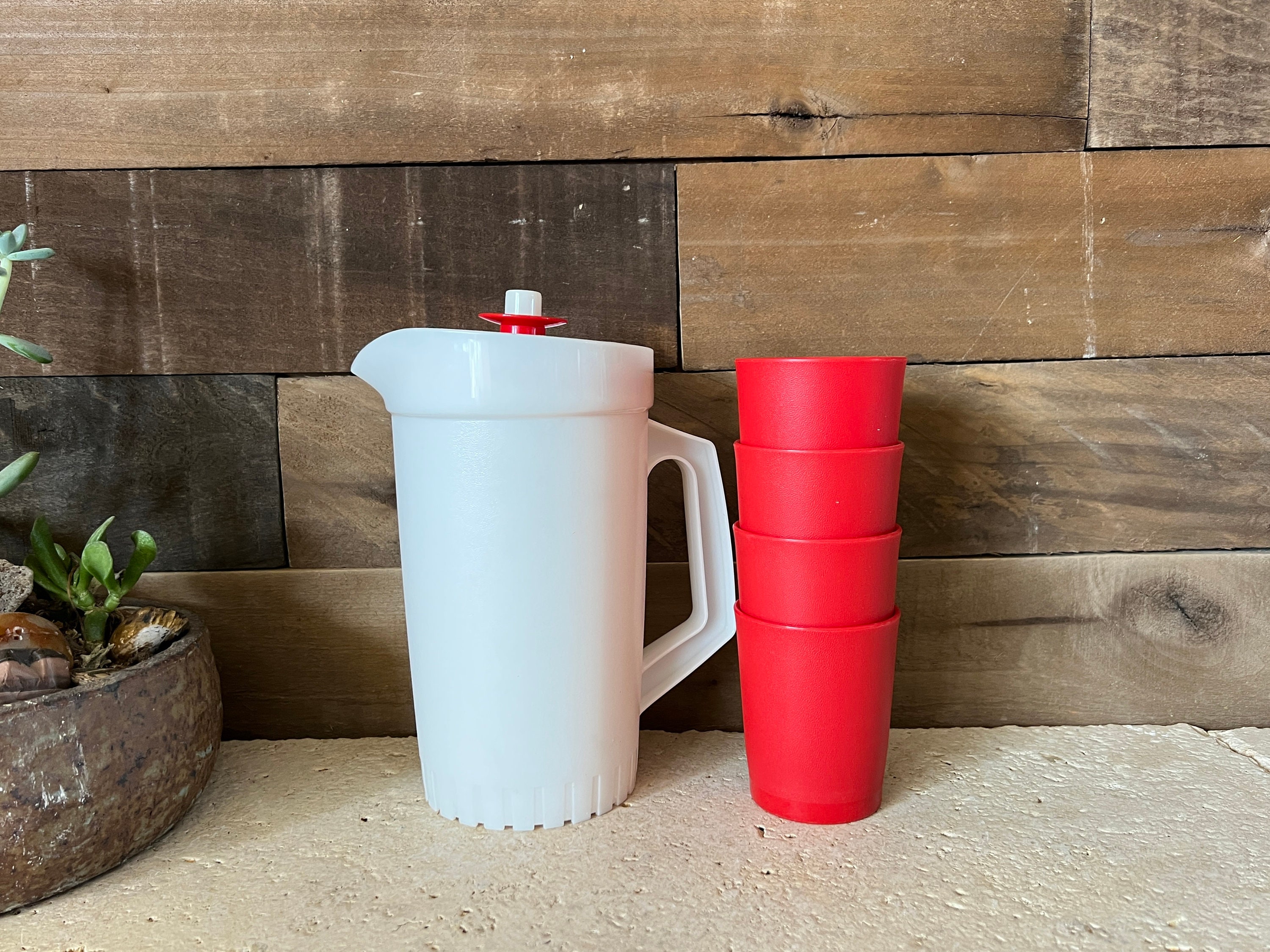 Early 70's Tupperware 2,2 Liters Orange Pitcher With White Push Button  Vacuum Lid 