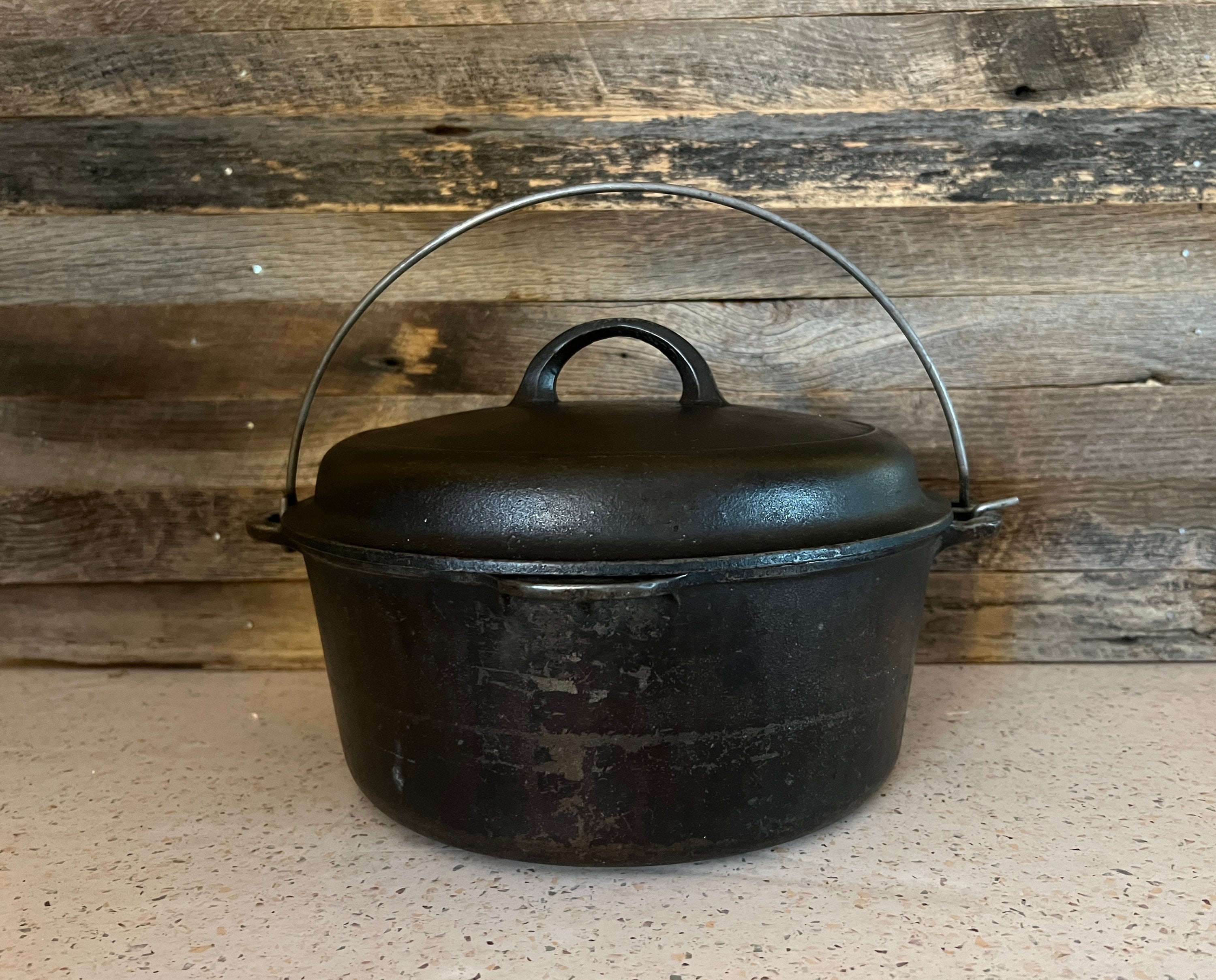 Antique Wagner Wear 5 Qt Cast Iron Dutch Oven. Reconditioned And Seasoned!