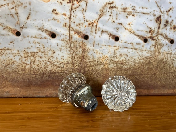 Vintage glass door knobs deals