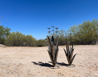 Art de jardin en métal rustique artisanal en agave, paysage de l'Arizona, cactus du désert