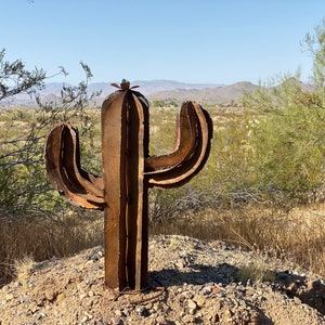 Rustikaler Metall Saguaro Kaktus: Handgefertigte mexikanische Yard Art