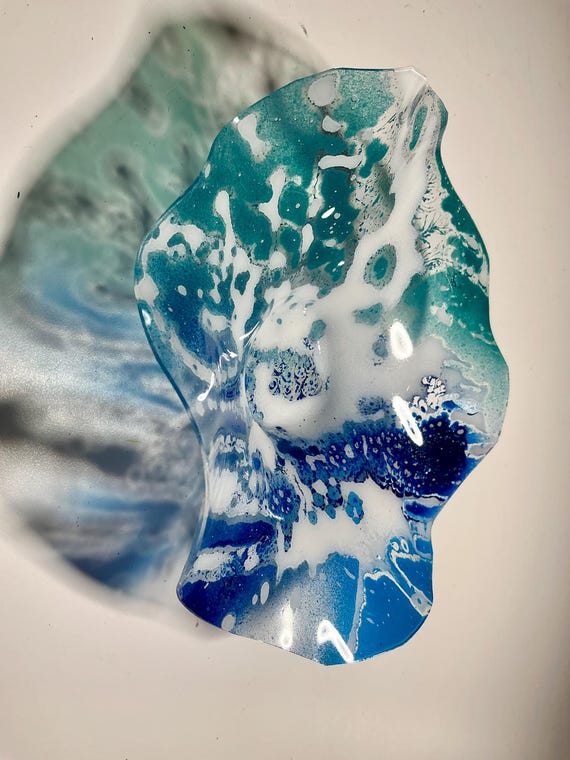 Handmade Recycled Polymer Wall Flower Art (5-inch) – blue, teal and  white - glass Look home Decor