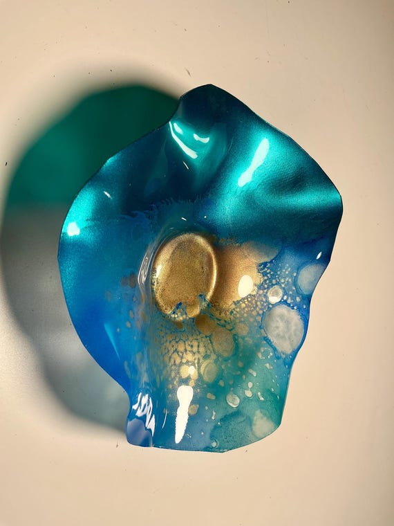 Handmade Recycled Polymer Wall Flower Art (5-inch) – blue & gold - Glass-Look Decor