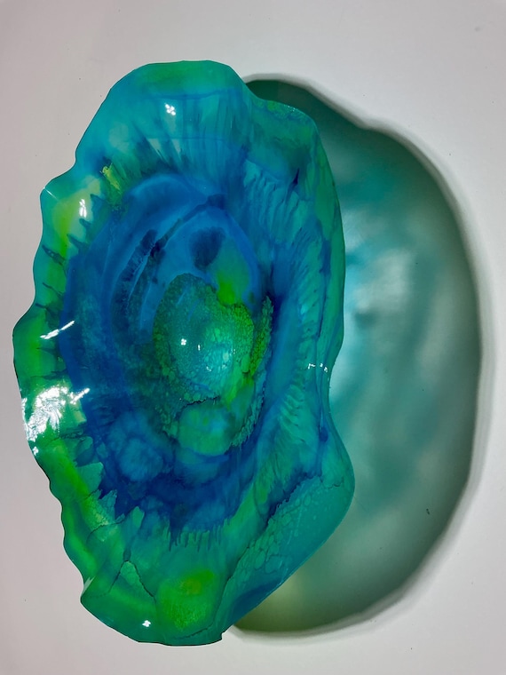 Recycled PET Wall Flower Art – blue & green Glass-Like Finish (15-16 Inch)
