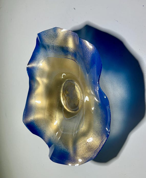 Gold & blue Recycled Plastic Wall Flower: Minimalist Indoor/Outdoor Decor