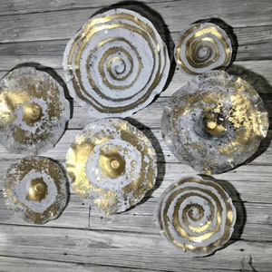 Wall Flower dish art mural set 7 white/gold/gray recycled plastic looks like glass/indoor outdoor lanai/modern Home decor large wall mount