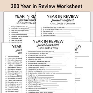 Puede incluir: Una pila de hojas de trabajo de papel blanco con el texto "300 Year in Review Worksheet". Cada hoja de trabajo tiene indicaciones para el autodescubrimiento, los desafíos, el crecimiento, los aspectos más destacados y los logros. Diseñado para el diario y la autorreflexión.