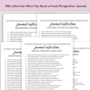 Op de afbeelding: Een stapel witte papieren vellen met verschillende journaalvragen. De tekst op de vellen bevat zinnen als "journaalreflecties" en "brieven aan de toekomstige jij". Het journaal is ontworpen om zelfreflectie en nieuwe perspectieven te stimuleren.