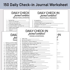 以下が含まれることがあります： 「150 Daily Check-in Journal Worksheet」というテキストが書かれた白い紙のワークシートの束。各ワークシートには、毎日の反省、感謝、気分追跡のためのプロンプトが記載されています。ワークシートは、自己評価とジャーナリングのために設計されています。