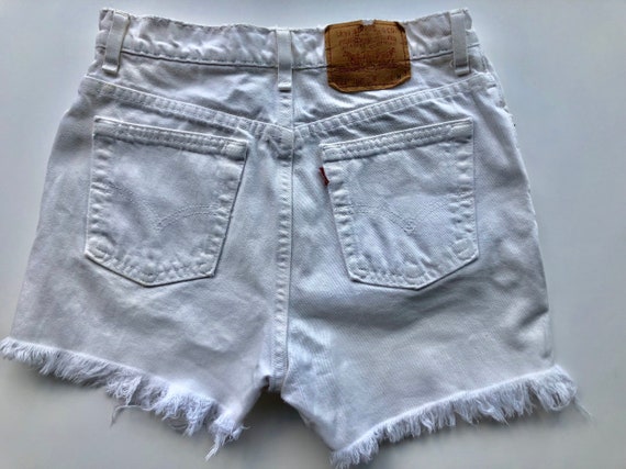 white levi shorts womens