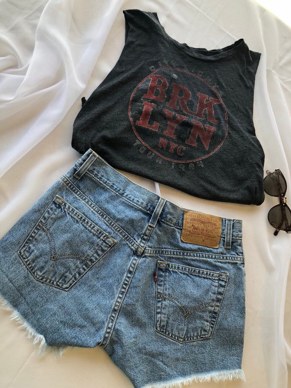 levi shorts woman