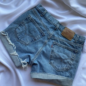 Vintage High Waisted Levi’s Shorts Size 32
