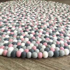Kinderteppich | Mighettos Muse | Kostenloser Versand | Filz Kugelteppich | Kinderzimmer Dekor | Spielmatte | Wollteppich | Kinderzimmer Dekor | Pom Pom Teppich | Teppich