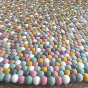 Kinderzimmer Teppich | Kandierte Mandeln | Kostenloser Versand | FilzkugelTeppich | Kinderzimmer Dekor | Spielmatte | Wollteppich | Kinderzimmer Dekor | Pom Pom Teppich | Lumpen