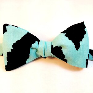 Chevron Bow tie/ Bowties/ Mens bow tie/ Bow tie/ Groomsmen Bow Tie/ Self Tie Bow Tie/Wedding Bow Tie/ Green Bowtie/Geometric Bow tie