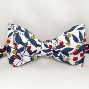 Singing Birds Bow Tie/ Blue leaf bowties/ blue bow tie/ Mens bow tie/ tropical Bow Tie/ self tie bow tie/ botanical Bow Tie/ gifts for him