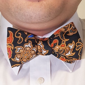 Black batik Paisley Floral Bow Tie/ Singapore airlines inspired bow tie/ self tie bow tie/ summer wedding/ singapore souvenir/ gift for him