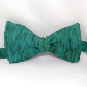 Shades of Green Bow Tie/ Ripples Bowties/ Nature bowties/ Mens bow tie/ Bow tie/ Groomsmen Bow Tie/ Self Tie Bow Tie/Wedding Bow Tie