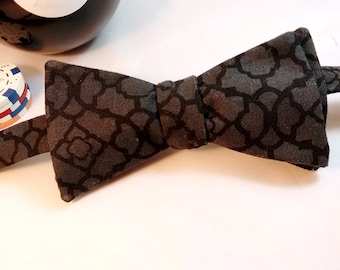 Abstract Floral Bow tie/ Bowties/ Mens bow tie/ Bow tie/ Groomsmen Bow Tie/ Self Tie Bow Tie/Wedding Bow Tie/ Grooms Gift/ Black Bow tie