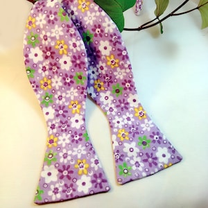 Purple Garden Floral Bow tie/ Mens bow tie/ Bow tie/ Groomsmen Bow Tie/ Self Tie Bow Tie/Wedding Bow Tie/ Grooms Gift/ Floral Bow ties/