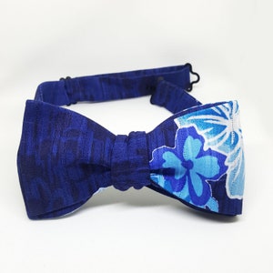 Blue Hawaiian Print Bow tie/ Wedding Bow Tie/ Tropical Wedding Bow Tie/ Floral Bow Tie/ Groomsmen Bow Tie/ Self-Tied Bowtie