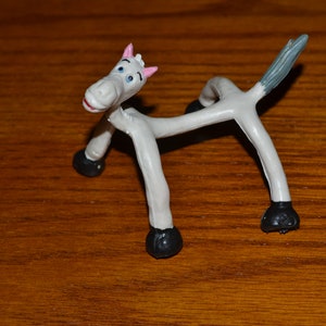 12 Bendable Rubber White Horses