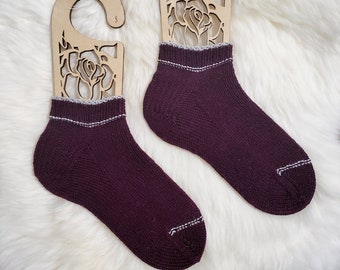 KNITTING PATTERN - The Toeing the Line Socks// knit sock pattern, stripey socks, girls, womens, mens, unisex, striped sock pattern, stripes
