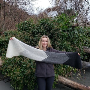 KNITTING PATTERN - The Right Direction Scarf // Knit scarf, cozy scarf, fuzzy yarn, lightweight, bulky yarn, colour work, scarf pattern