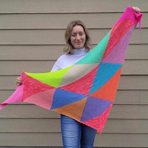 PATRÓN DE TEJIDO - The Barbie Box Shawl // patrón de chal de punto, oversize, envoltura, chal, bufanda, intarsia, triángulo, minis, peso de dedos