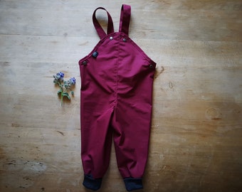 Organic baby outdoor dungarees made of rainproof cotton - plastic-free