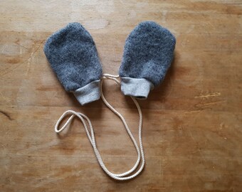 Warm baby mittens with cord - winter wool fleece gloves without thumb