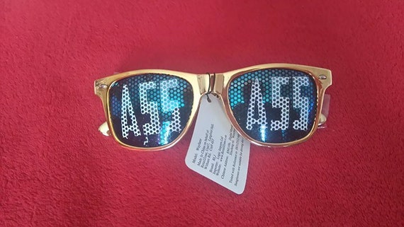 round asses and glasses Round asses and glasses