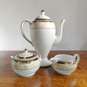 Juego de café Wedgwood Cornucopia de 3 piezas - Porcelana fina - Azul marino y oro de 22k - Descatalogado