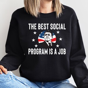 Ronald Reagan, het beste sociale programma is een baan, de regering van de Amerikaanse president Ronald Reagan, Conservatieve Amerikaanse Republikeinse trui met ronde hals