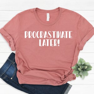Procrastinate Laterer T-Shirt: Lustiges Unisex T-Shirt