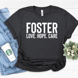 Pleegliefde, shirt pleegzorg, shirt Foster Hope, pleegmoeder, adoptieshirt, shirt schattige moeder, vakantie familiecadeaus, cadeau voor pleegouder