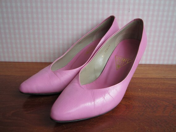 bubble gum pink pumps