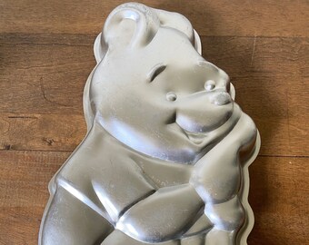 Vintage Wilton Winnie the Pooh Cake Pan / Aluminum / 515-401/ Pooh Bear