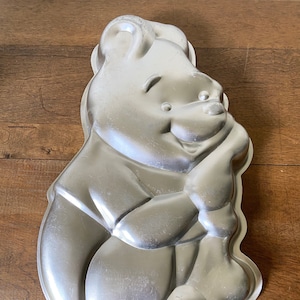 Vintage Wilton Winnie the Pooh Cake Pan / Aluminum / 515-401/ Pooh Bear