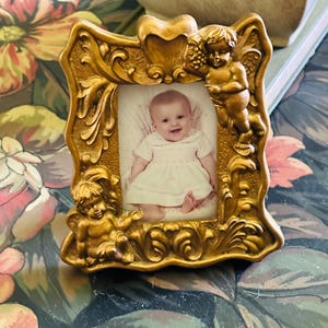 Small Cherub/Angel Frame, Putti /Cupid, Vintage, Resin Frame with Glass, Tabletop