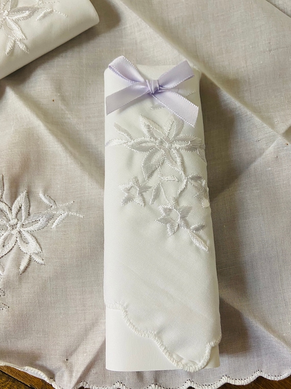 Vintage Ladies White Handkerchiefs/New in Case/ S… - image 1