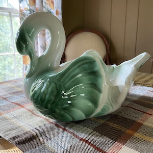 Hull Swan Planter/ Swan Bowl/#213/ USA