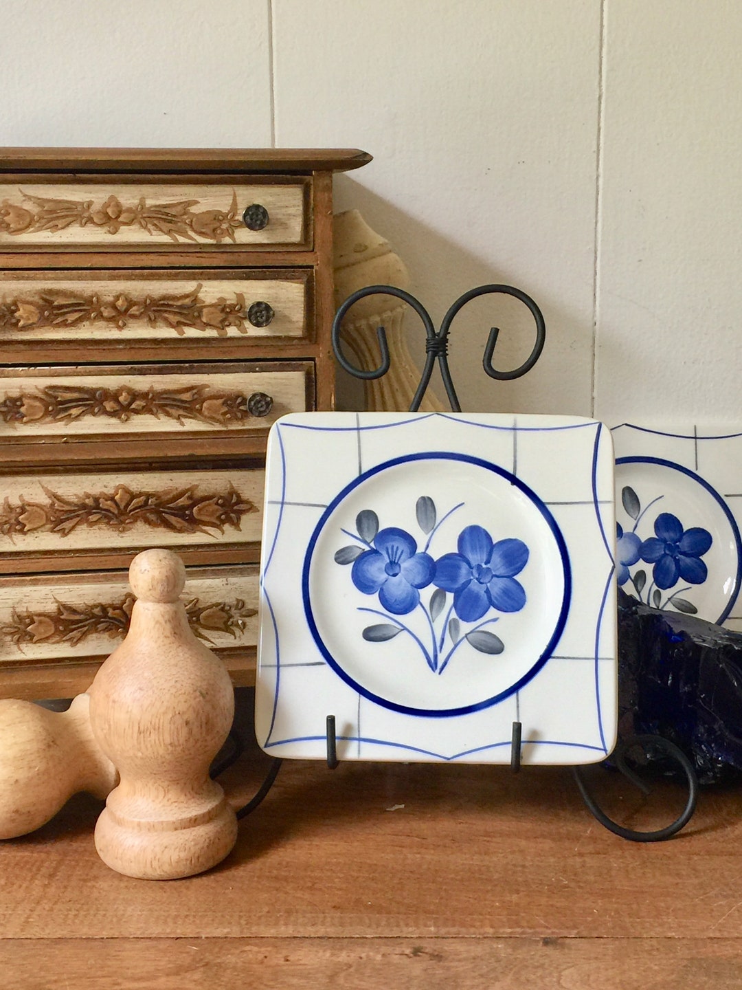 Vintage GIEN France Plates/ belleisle / Point A La Main / Collectible