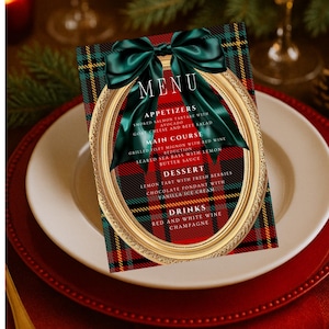 Peut inclure: Une carte de menu festive avec un cadre ovale doré et un nœud vert, sur un fond à carreaux rouge et vert. Le menu répertorie les entrées, les plats principaux, les desserts et les boissons, sur une assiette blanche.