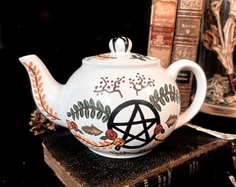 Hand-painted Ceramic „Nature Magick“ Tea Pot  | dark decor | witchy decor | dark art | cottagecore | Tea Party  | coffee | floral