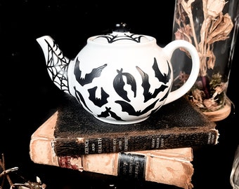 Hand-painted Ceramic „Freaking Bats“ Tea Pot  | dark decor | witchy decor | dark art | spiderwebs | Tea Party  | coffee | bats |