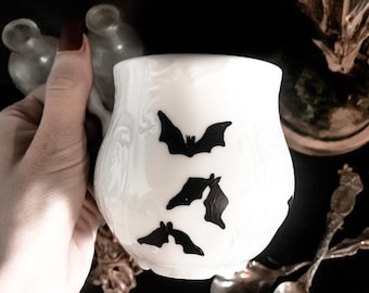 Painted „Freaking bats“ Mug | dark decor | witchy decor | dark art | cottagecore | Tea Party  | teatime | coffee | coffee lover | spooky