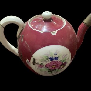 Teiera russa vintage in porcellana e ceramica rotta cucita con fermagli in metallo